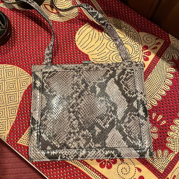 EUC Vintage Via Spiga Python bag with lilac undertones - Picture 2 of 8